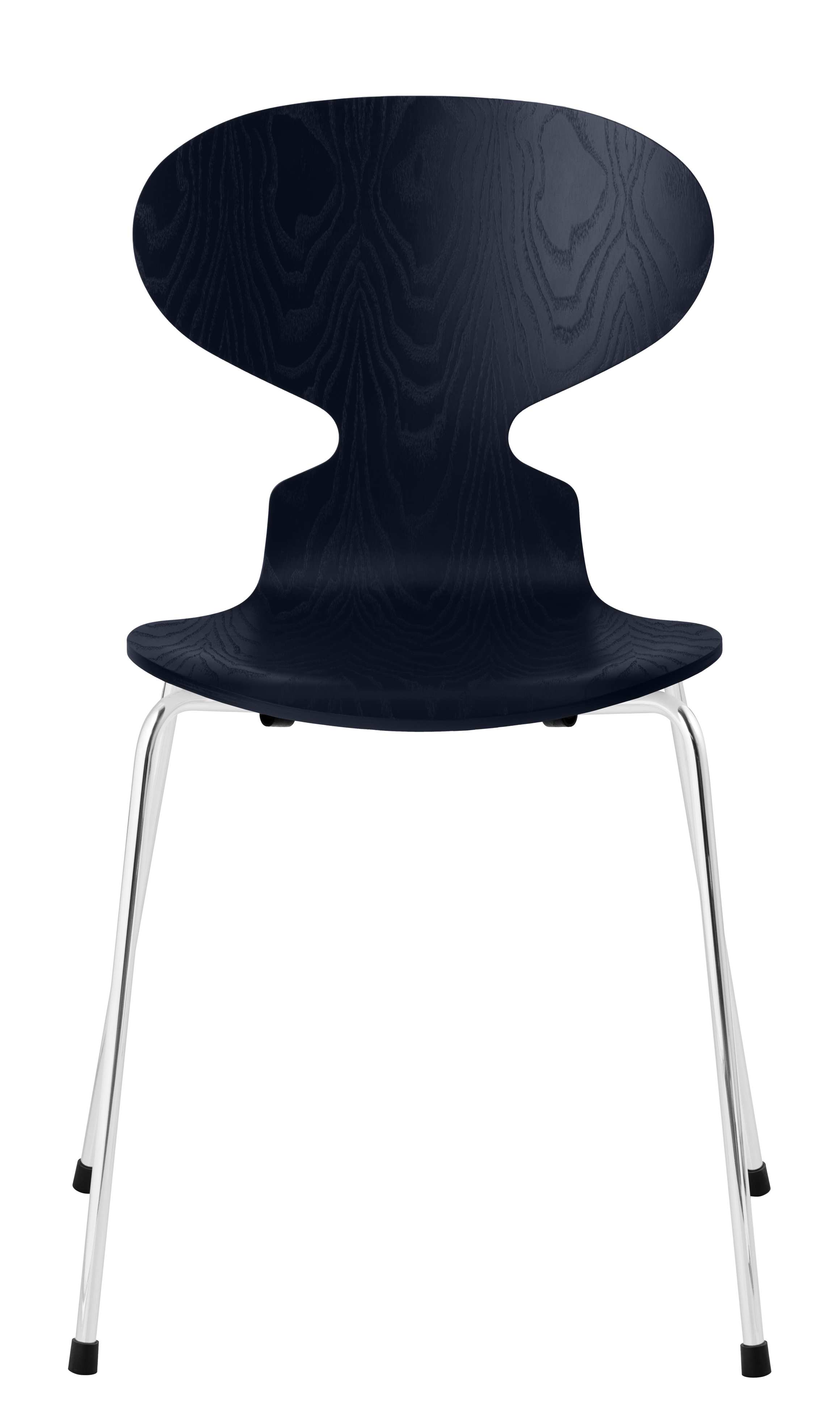 Schwarzer "Die Ameise" Stuhl von Fritz Hansen mit vierbeinigen Chromgestell, Frontansicht, modernes Möbeldesign.