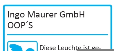 Detailaufnahme des Oop´s / Oops Wandleuchte Ingo Maurer Produktschildes mit Firmenlogo und Produktinformationen für den Online-Shop.