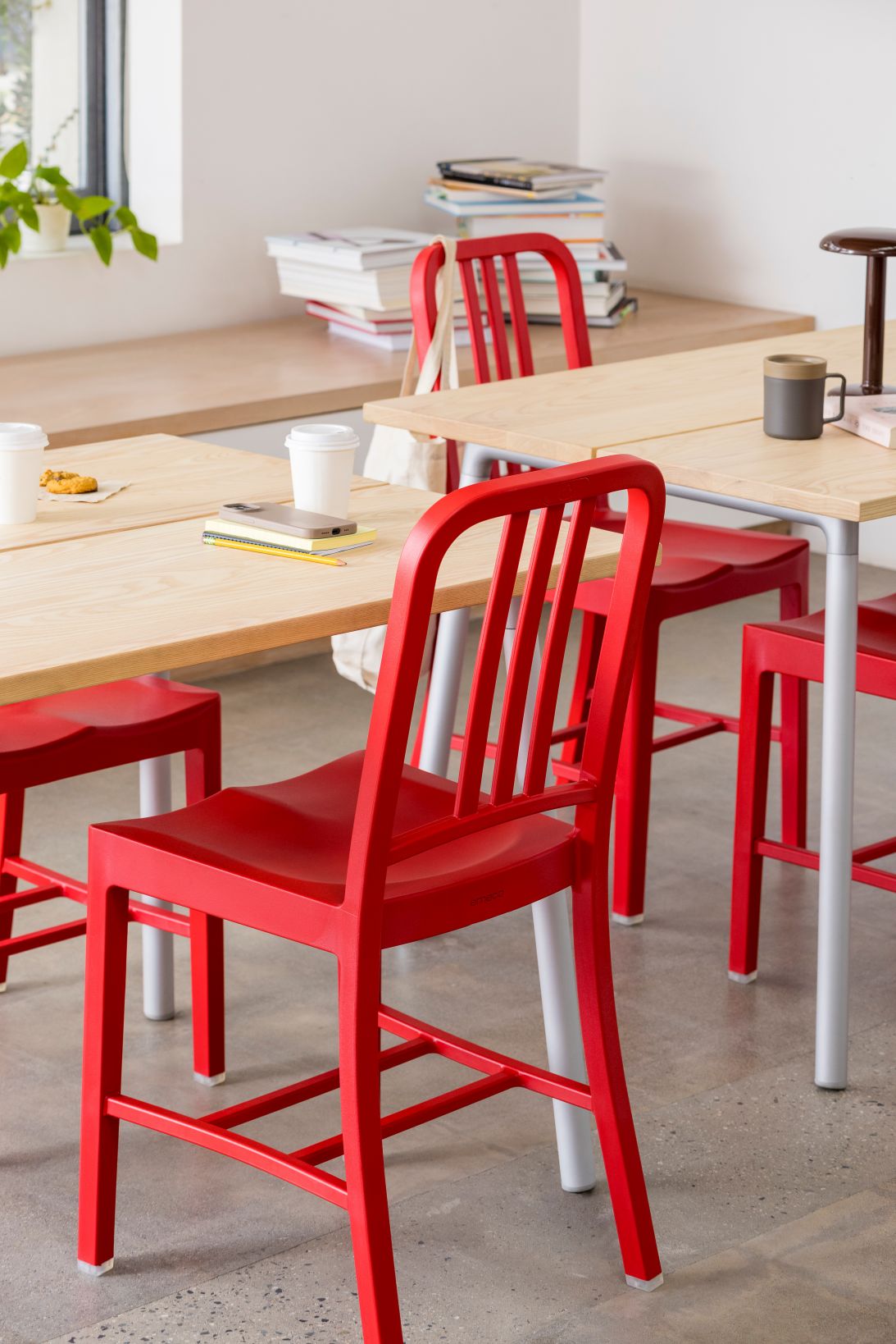 111 Navy Chair stoel Emeco Red