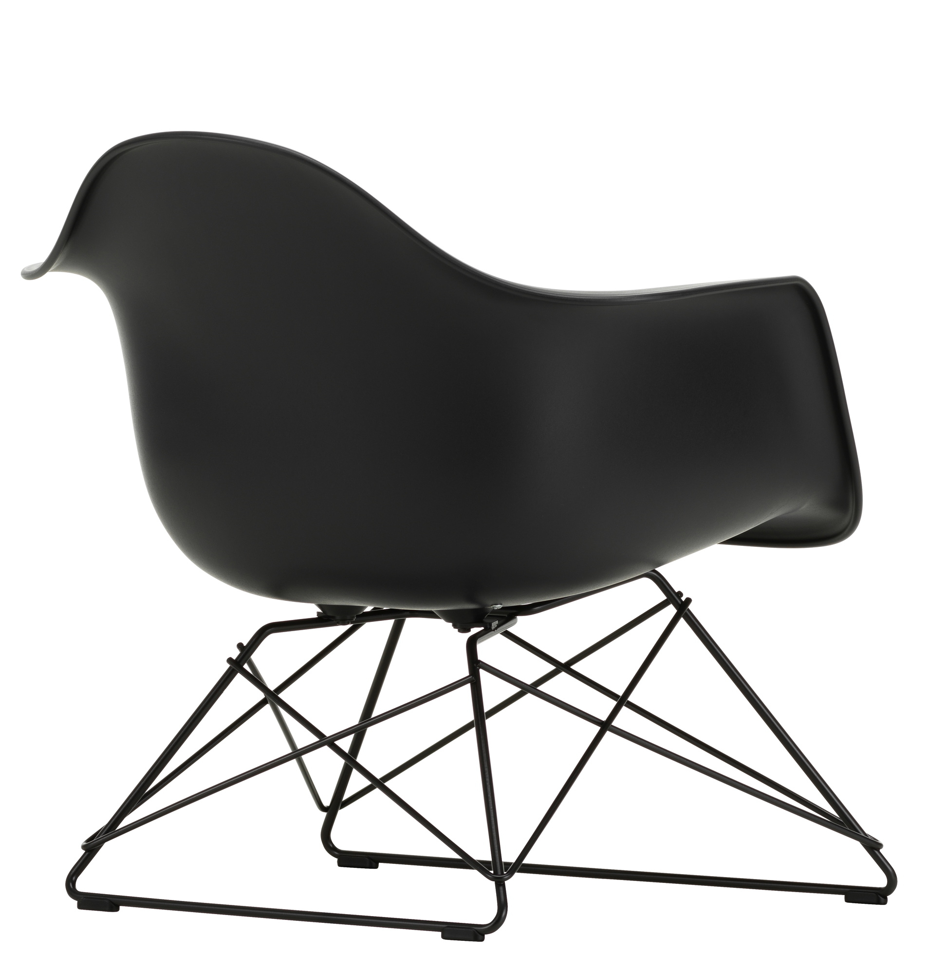 Schwarzer Eames Plastic Arm Rocking Chair RAR Schaukelstuhl Vitra mit Chromgestell und Ahorn-Kufen, seitliche Ansicht.