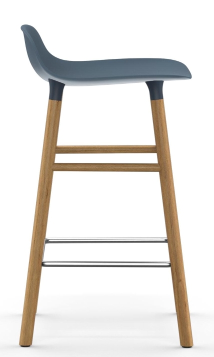 Normann Copenhagen Form Barhocker H 65 cm aus Holz, grauer Sitz, Fußstütze aus Metall.