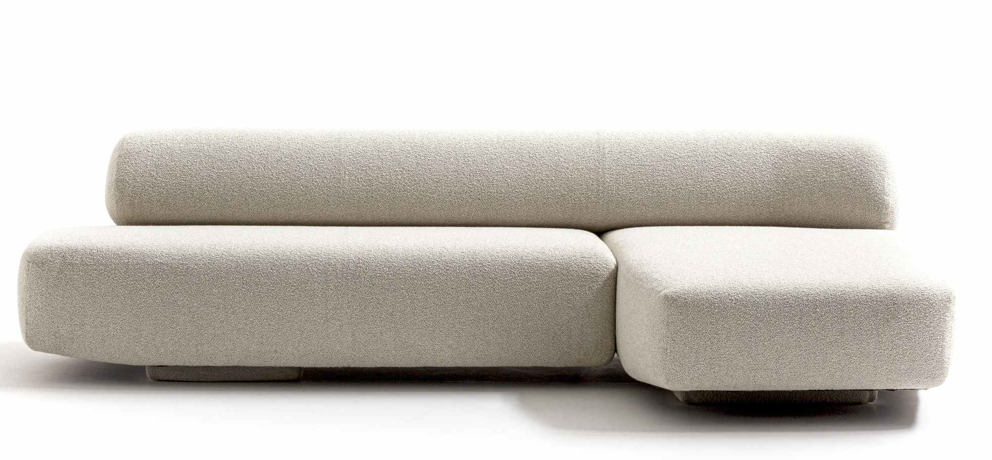 Beiges Gogan Sofa von Moroso, 3-Sitzer mit modularem Design und weicher Textur.