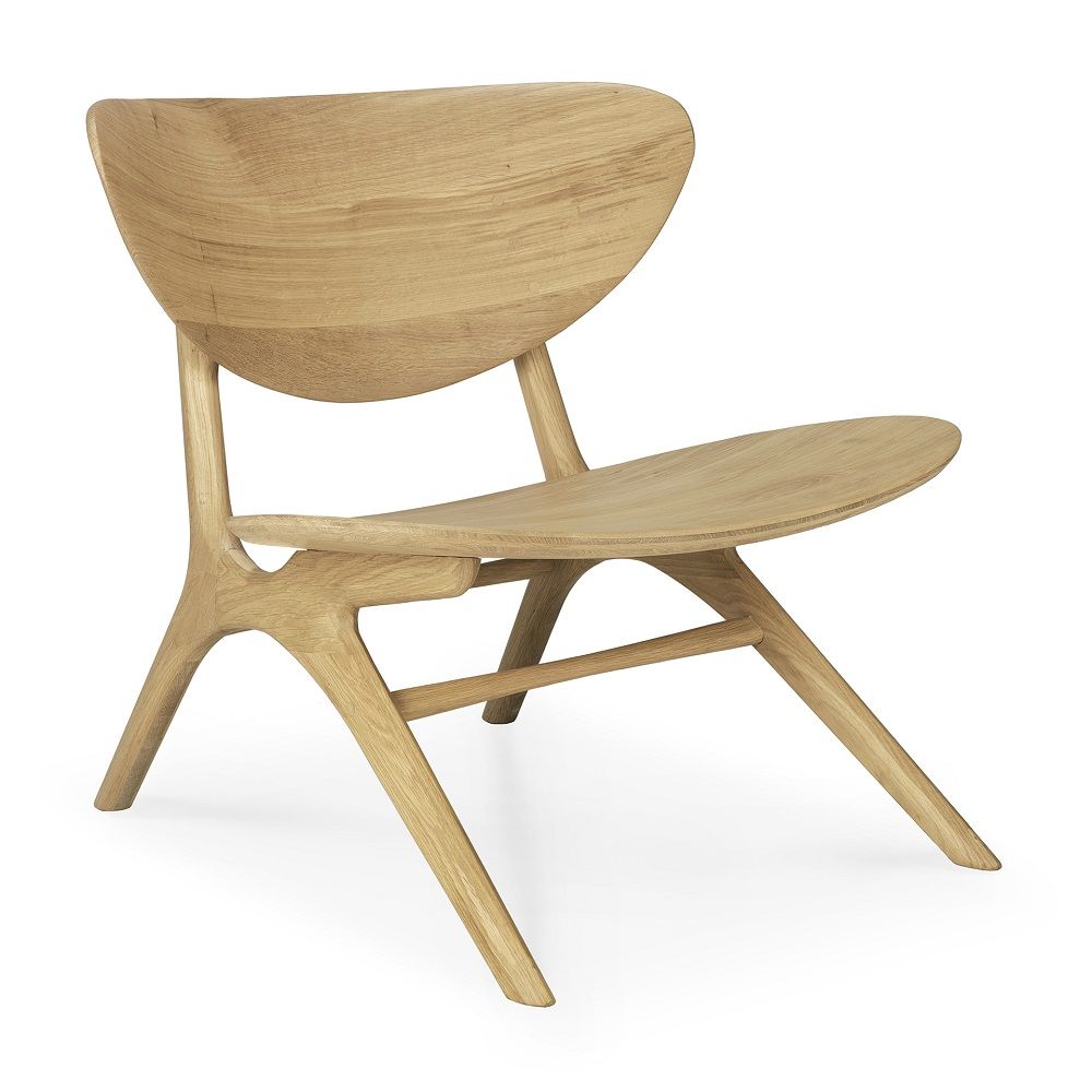 Eye Loungesessel aus Eiche von Ethnicraft: Moderner Sessel aus hellem Holz mit geschwungenem Design.
