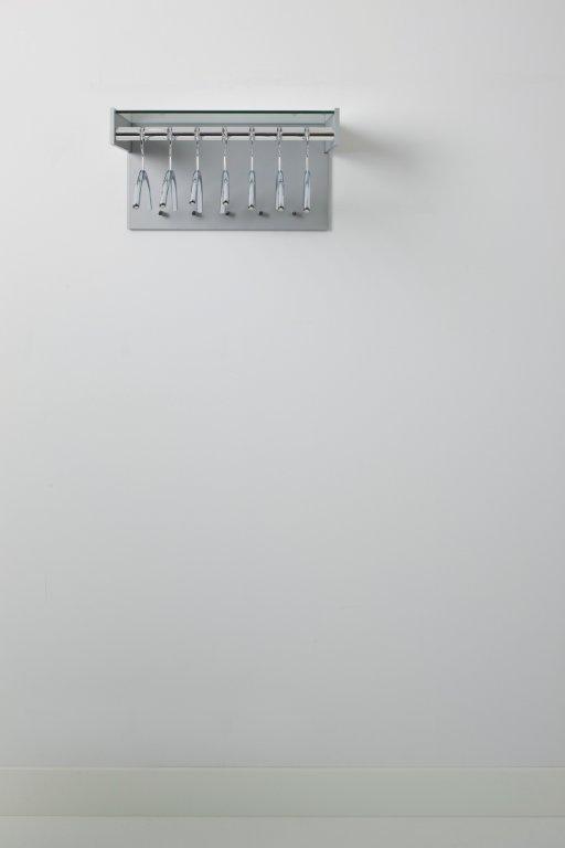 Hangon Wandgarderobe von Cascando mit 12 Haken, ideal für Büro und Empfangsbereich.