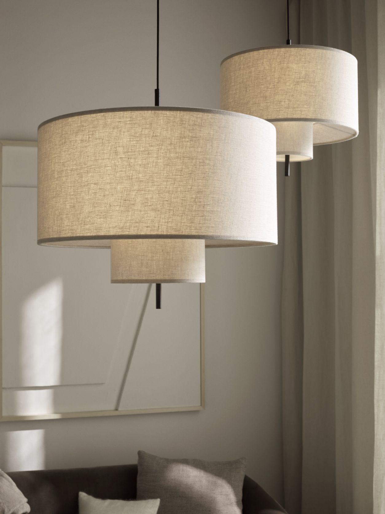 New Works Margin Pendelleuchte, Stoffschirm, beige Hängelampe für Wohnzimmer und Esszimmer, modernes Design.