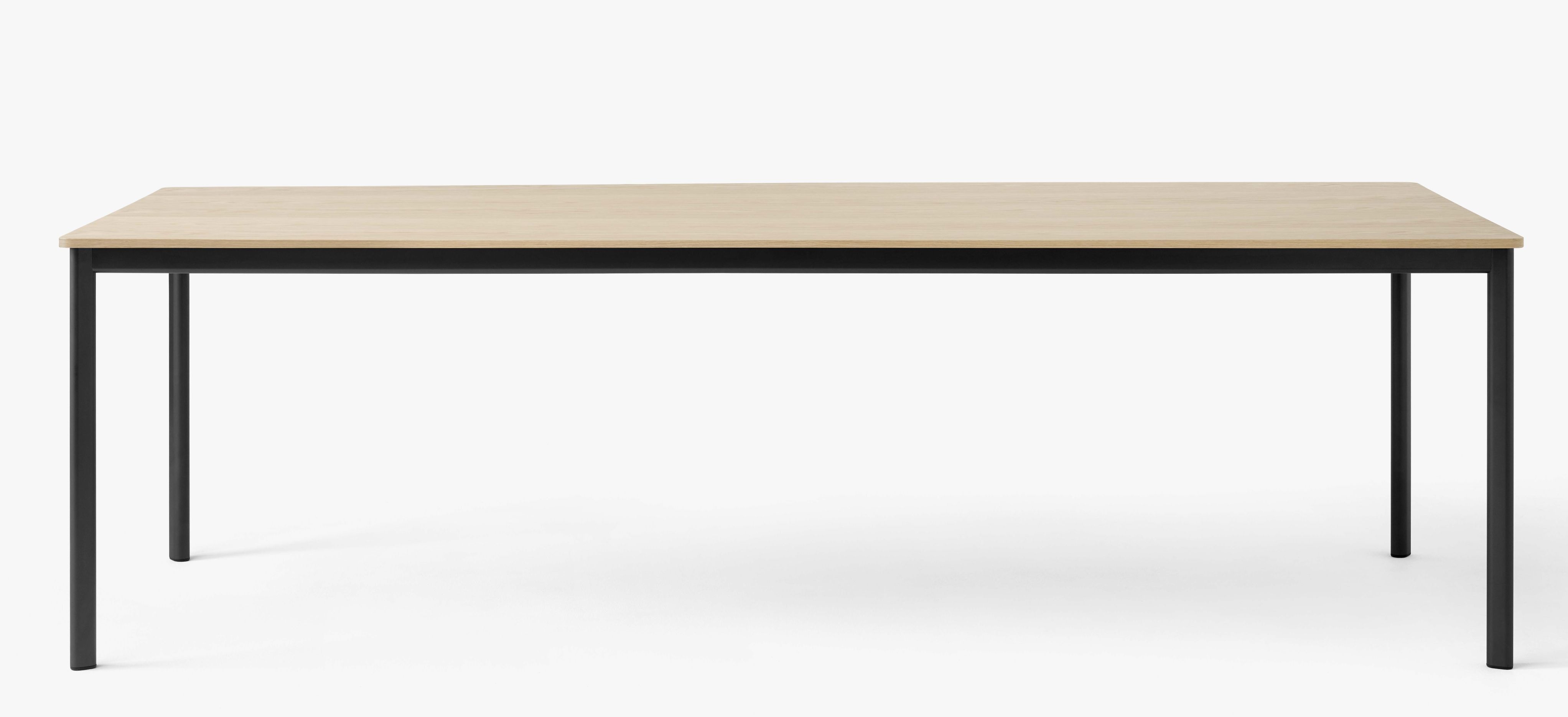AndTradition Drip Table mit heller Holzplatte und schwarzem Metallgestell, minimalistisches Design für Esszimmer oder Büro.