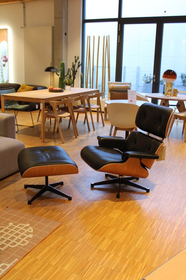 Eames Lounge Chair & Ottoman fauteuil kersenhout Vitra - TENTOONSTELLINGSSTUK