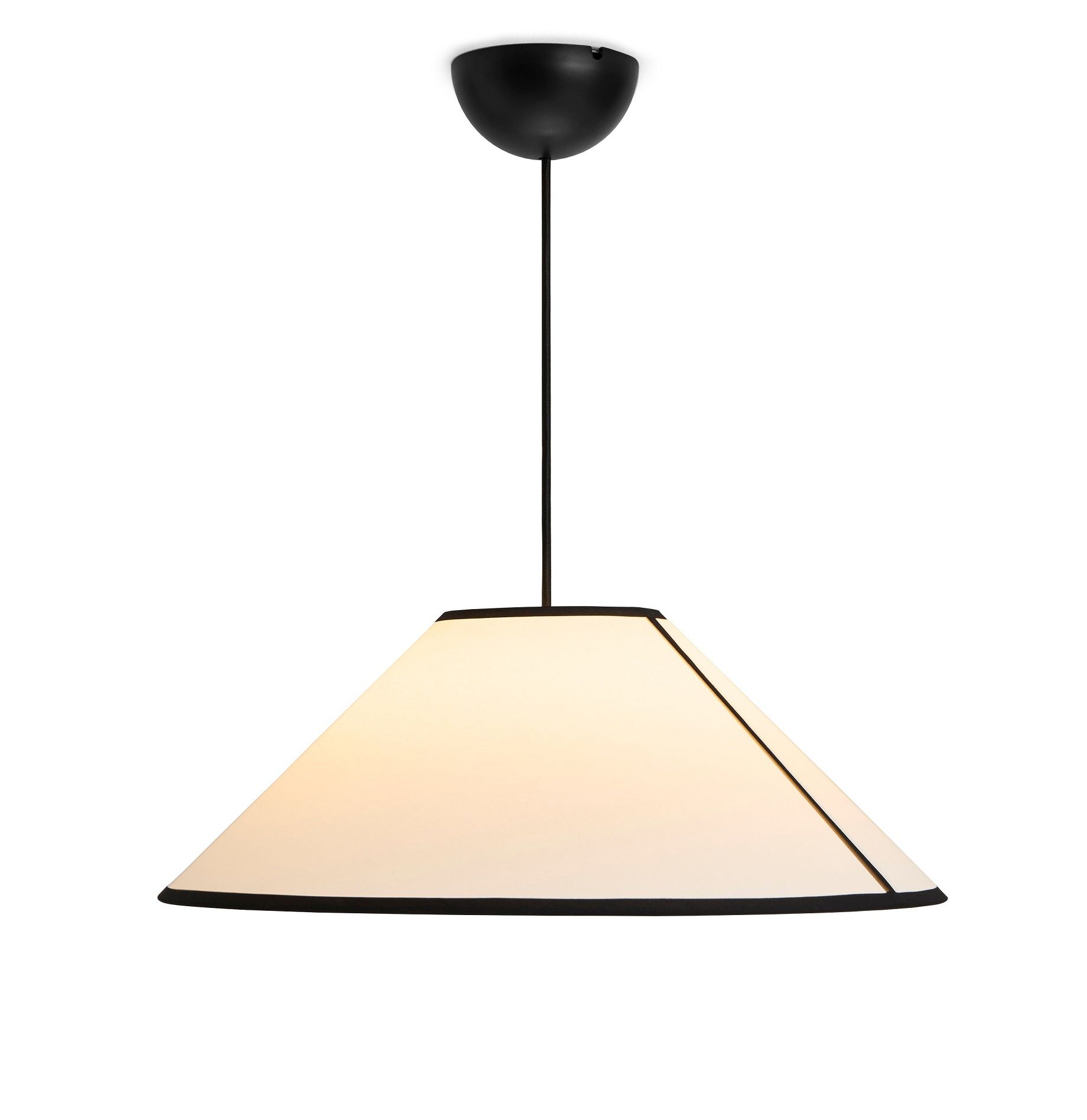 Helle Ava Cone Pendelleuchte von Hay mit konischem Lampenschirm und schwarzer Aufhängung.