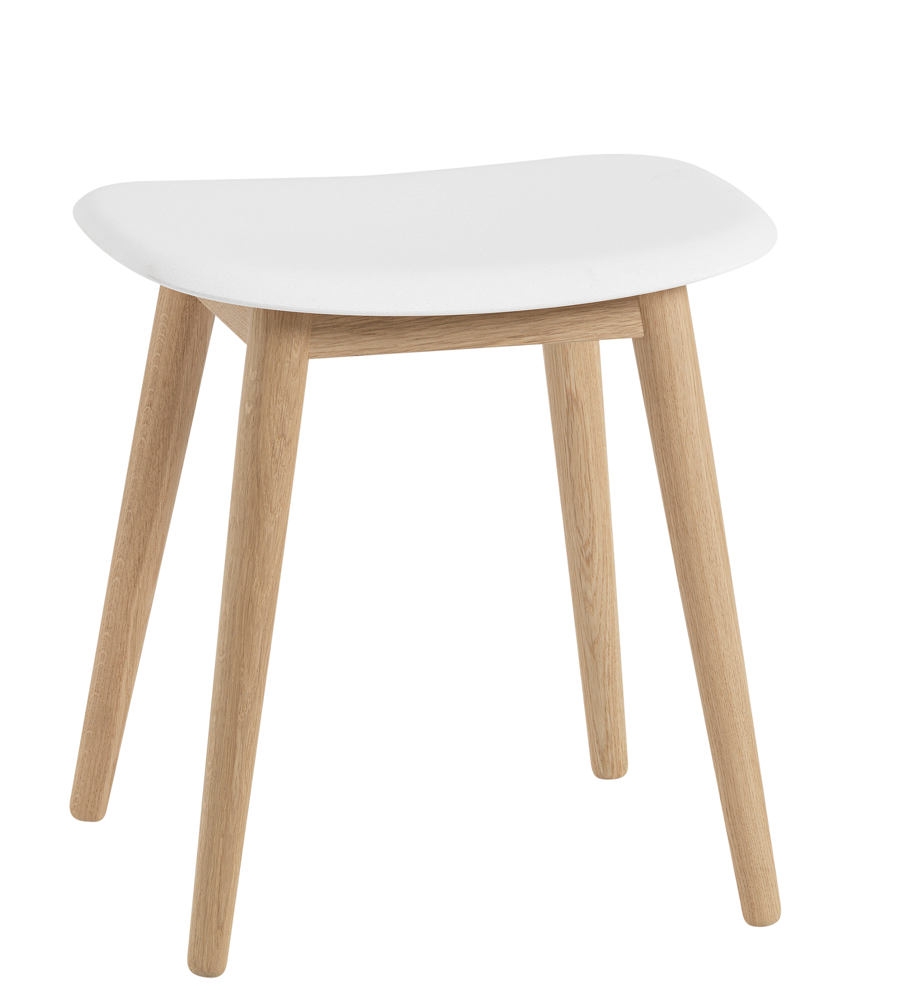 Weißer Fiber Stool Hocker von Muuto mit Holzbeinen, ideal als Sitzmöbel und Designobjekt.