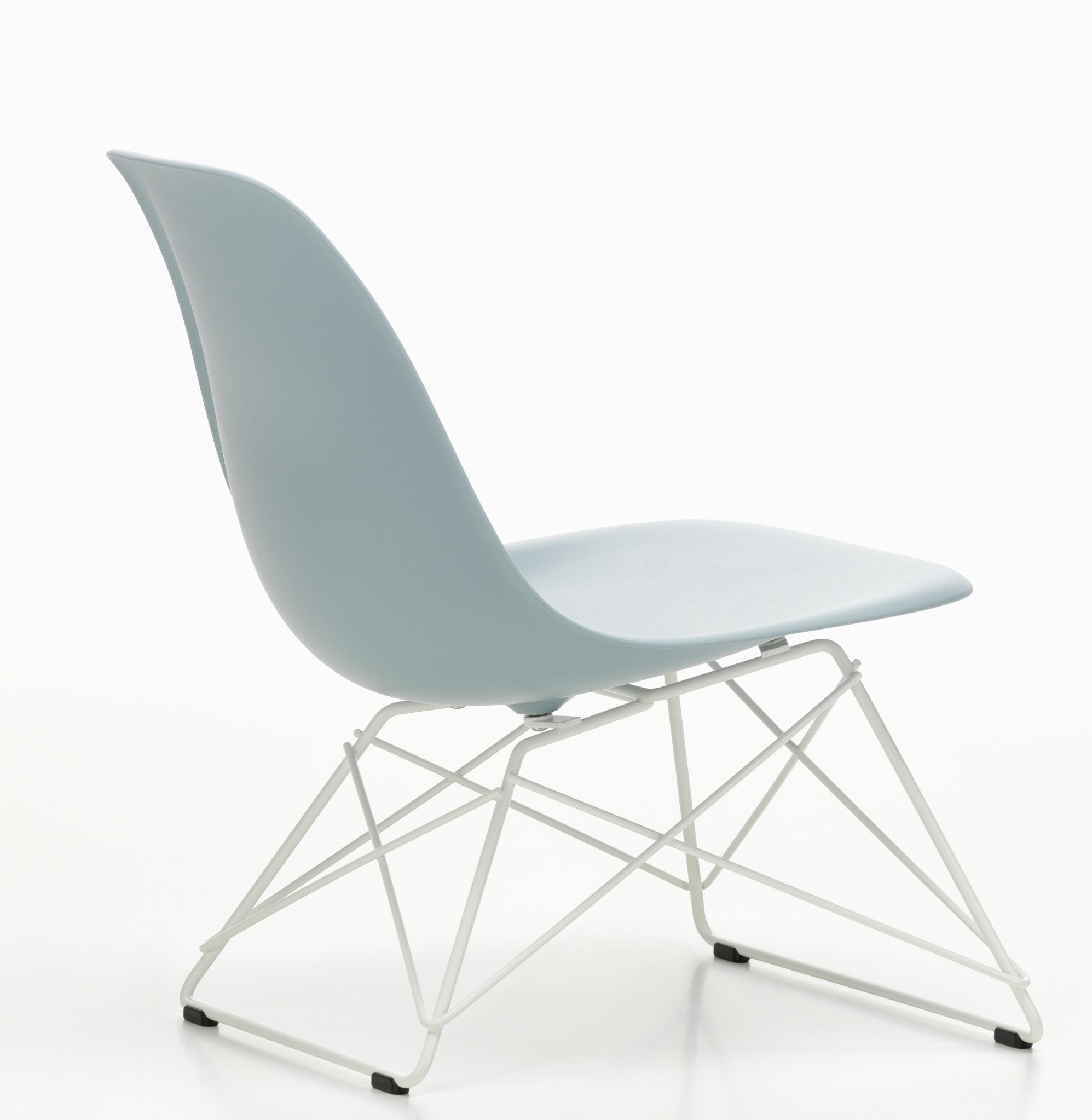 Eames Plastic Side Chair LSR von Vitra in Hellblau mit weißem Drahtgestell.
