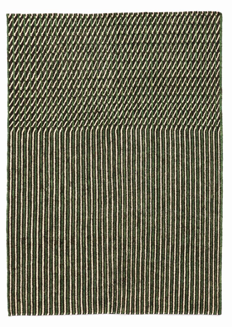 Grüner Nanimarquina Teppich "Blur" (200x300 cm) mit abstraktem Streifenmuster für Wohnzimmer und Schlafzimmer.