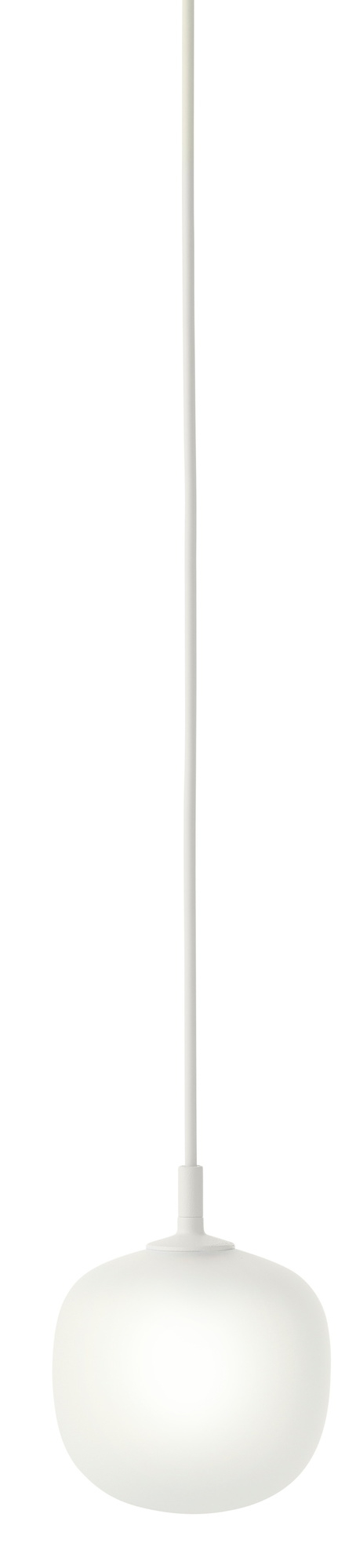 Weiße Rime Pendelleuchte von Muuto mit rundem Lampenschirm und Kabel. Moderne Hängelampe für Wohnraum.