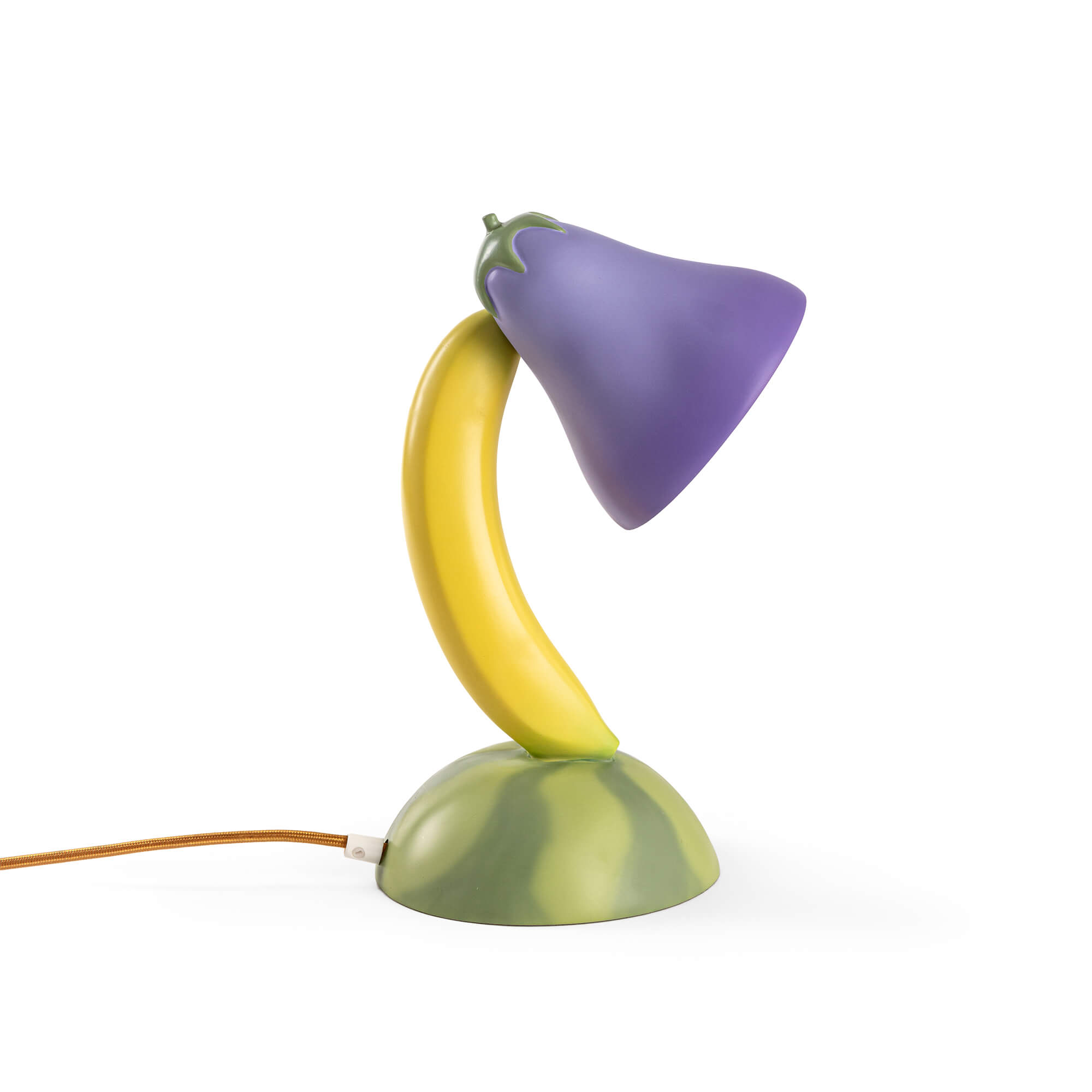 Seletti Vitamin Table Lamp Aubergine: Auberginefarbener Lampenschirm, Bananen-Hals und Wassermelonen-Fuß, humorvolle Tischleuchte.
