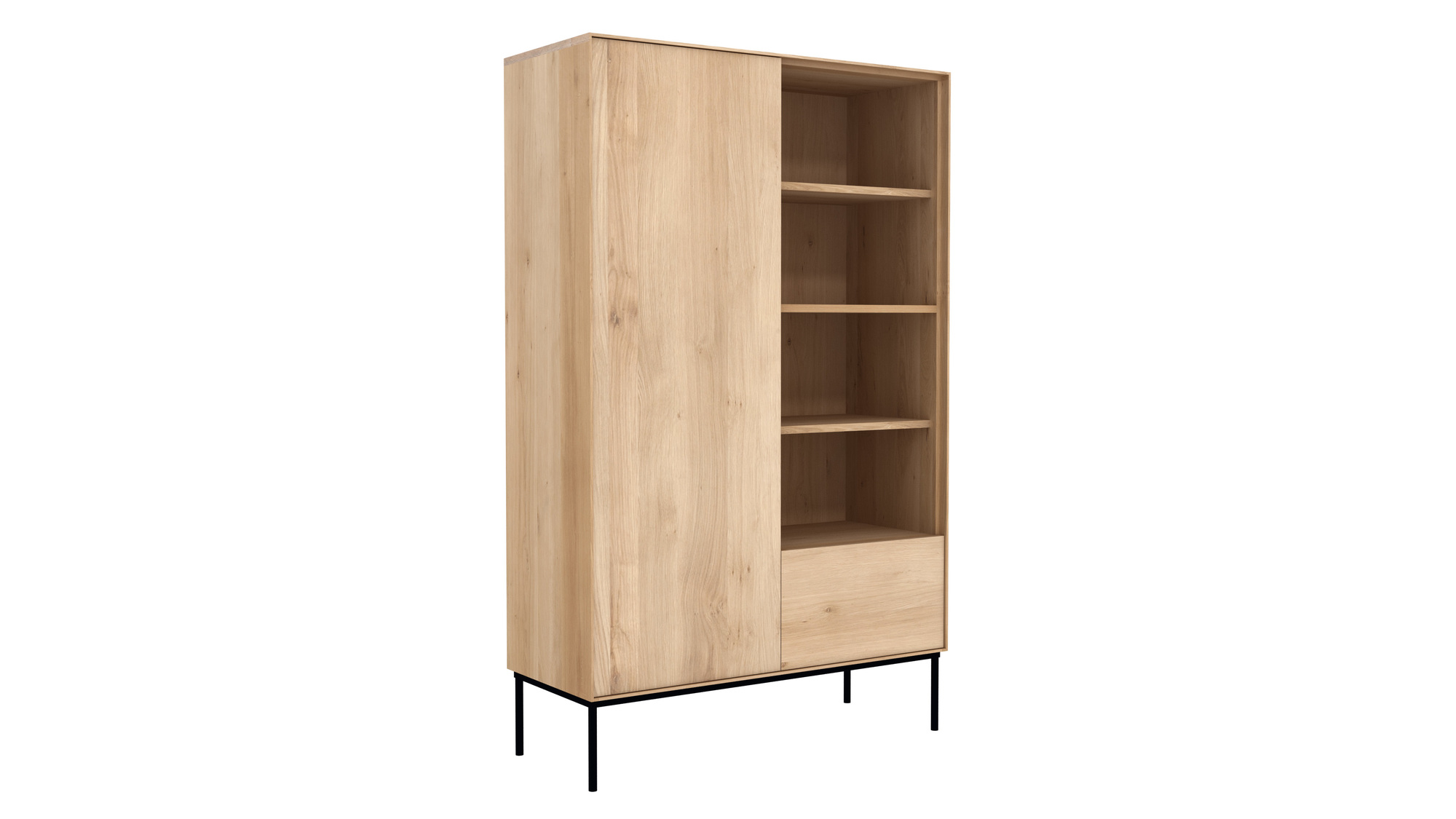 Whitebird Schrank von Ethnicraft aus hellem Holz mit Schiebetür, Regalen und schwarzen Metallfüßen.
