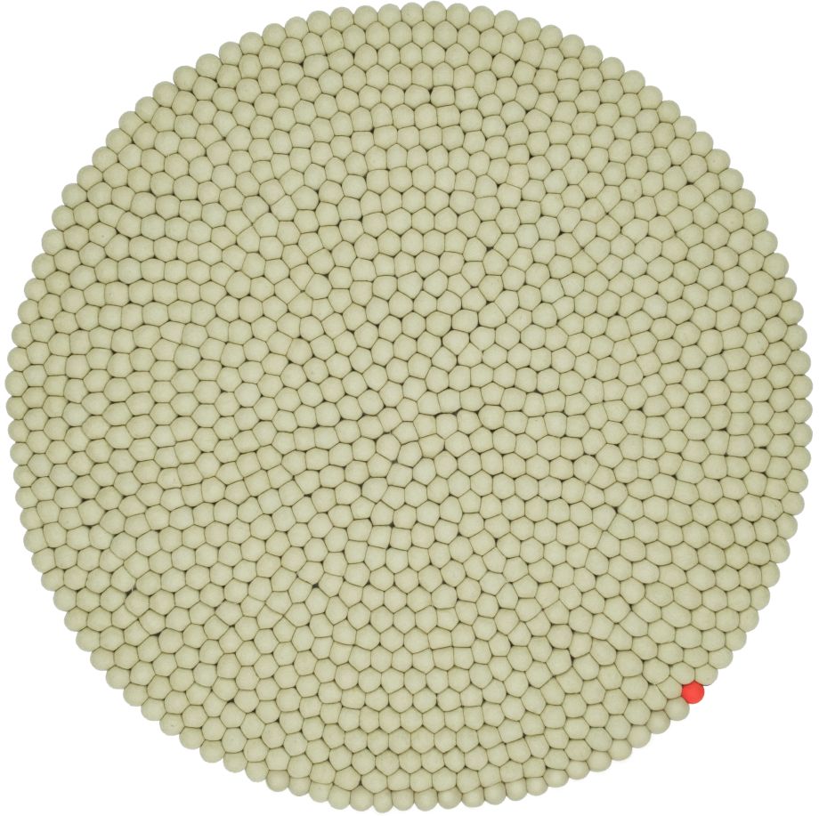 Big One runder Filzteppich, Durchmesser 300 cm, in Grünbeige. Detailaufnahme der Filzkugeln.