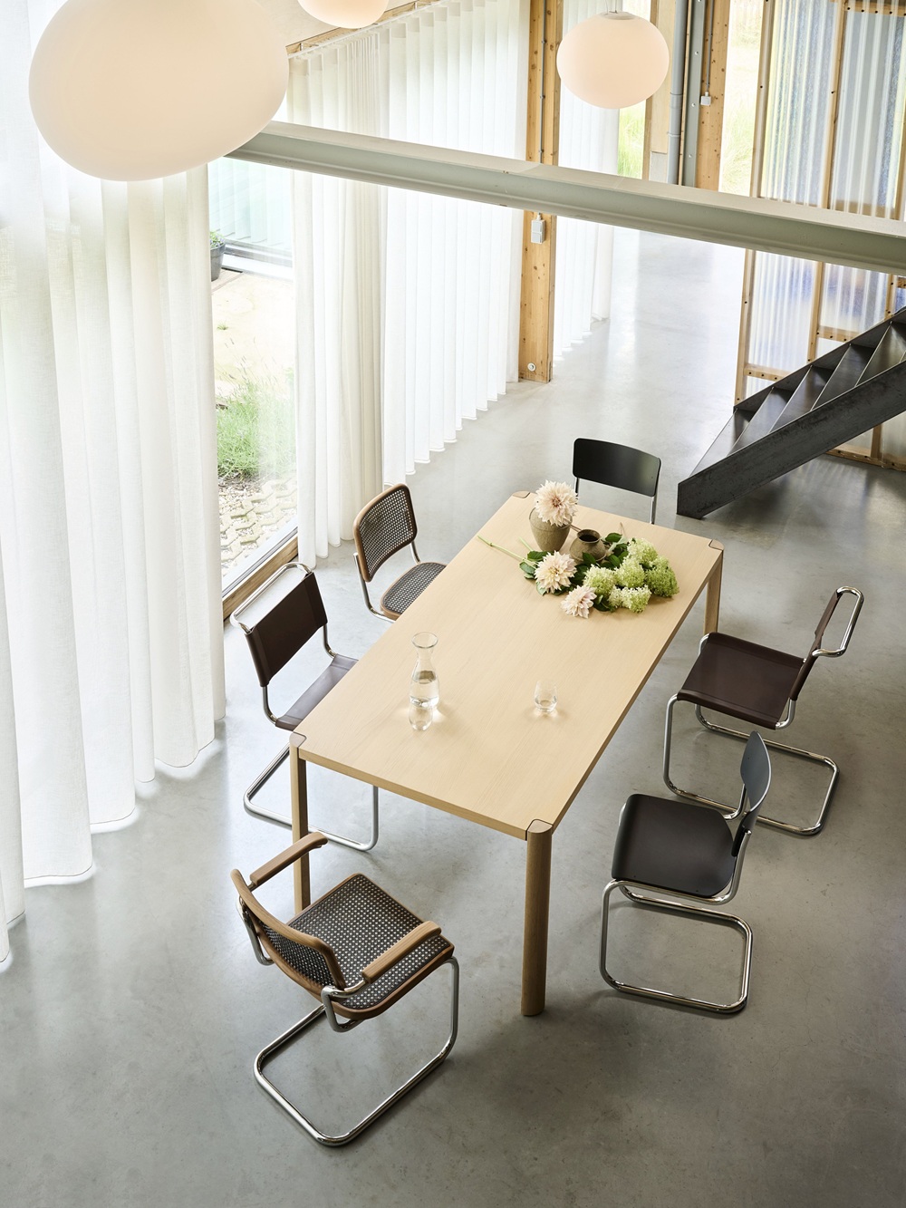 S 43 Klassieke stalen buisstoel met vrijdragende poten CHROOM/ZWART Thonet VOORKEURSCOMBINATIE