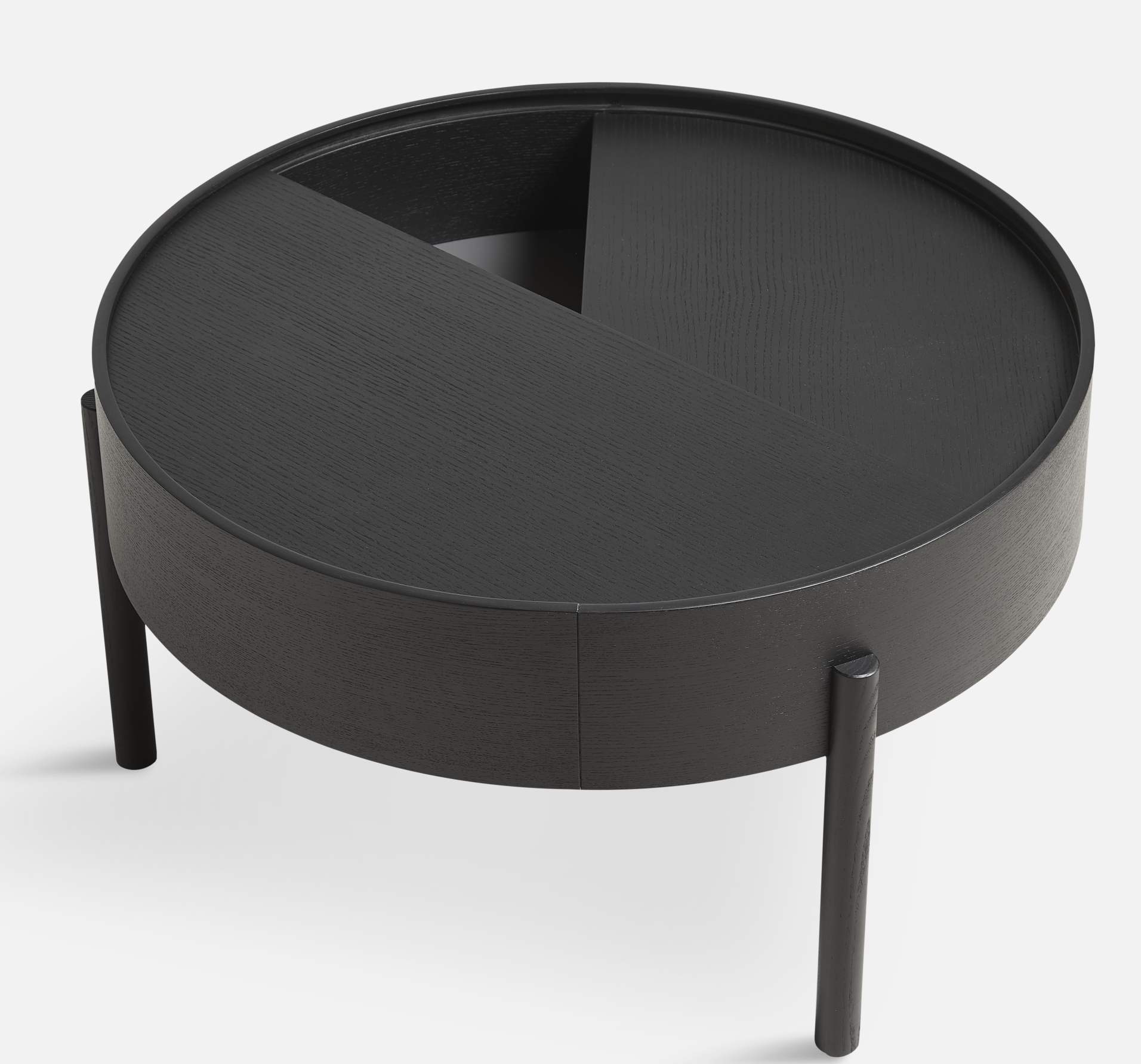 Schwarzer Arc Couchtisch von Woud, runder Beistelltisch aus Holz mit drei Beinen.