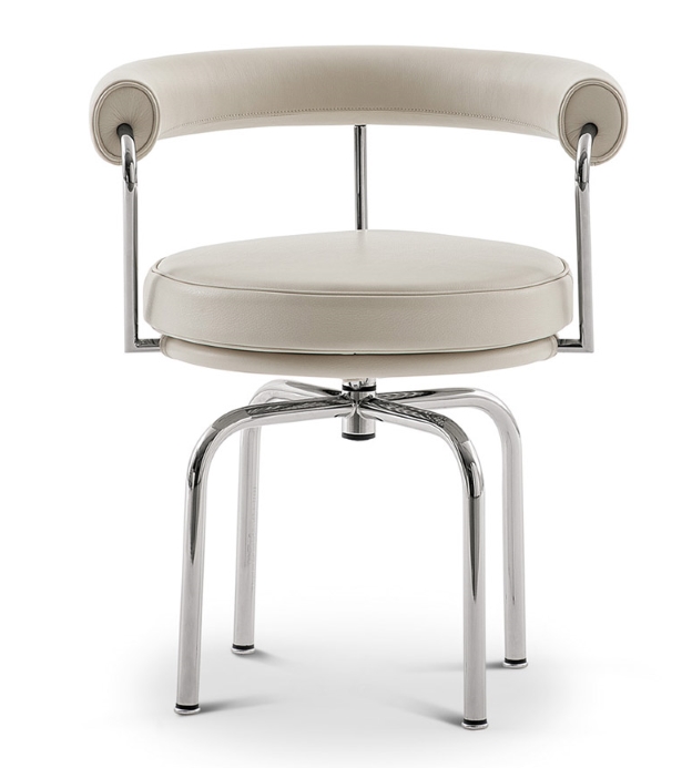 7 Fauteuil Tournant Drehsessel von Cassina mit beigem Lederbezug und verchromtem Stahlgestell.