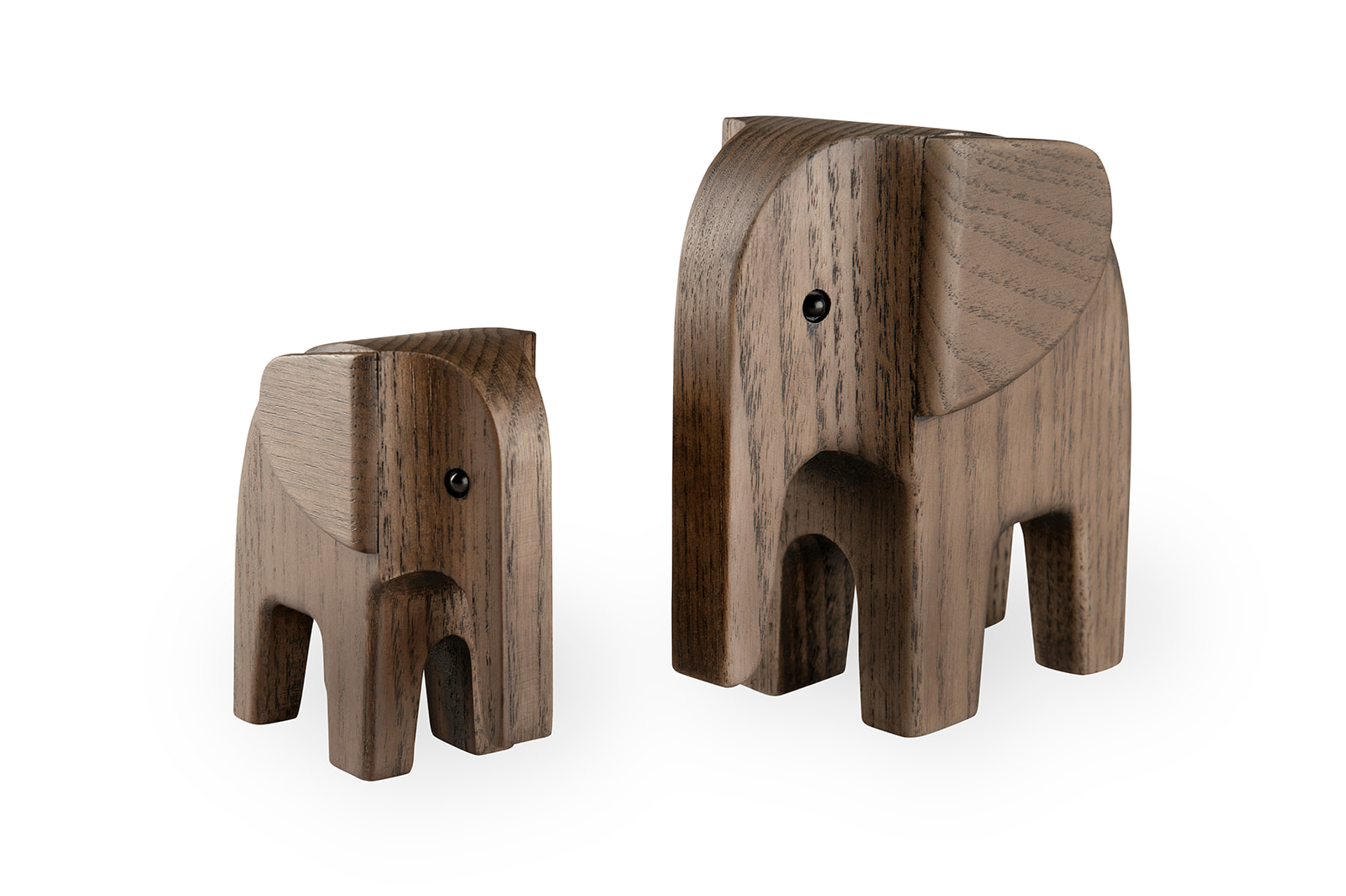 Zwei rauchgebeizte Holzfiguren in Elefantenform von Novoform, Dekoration und Holzspielzeug.