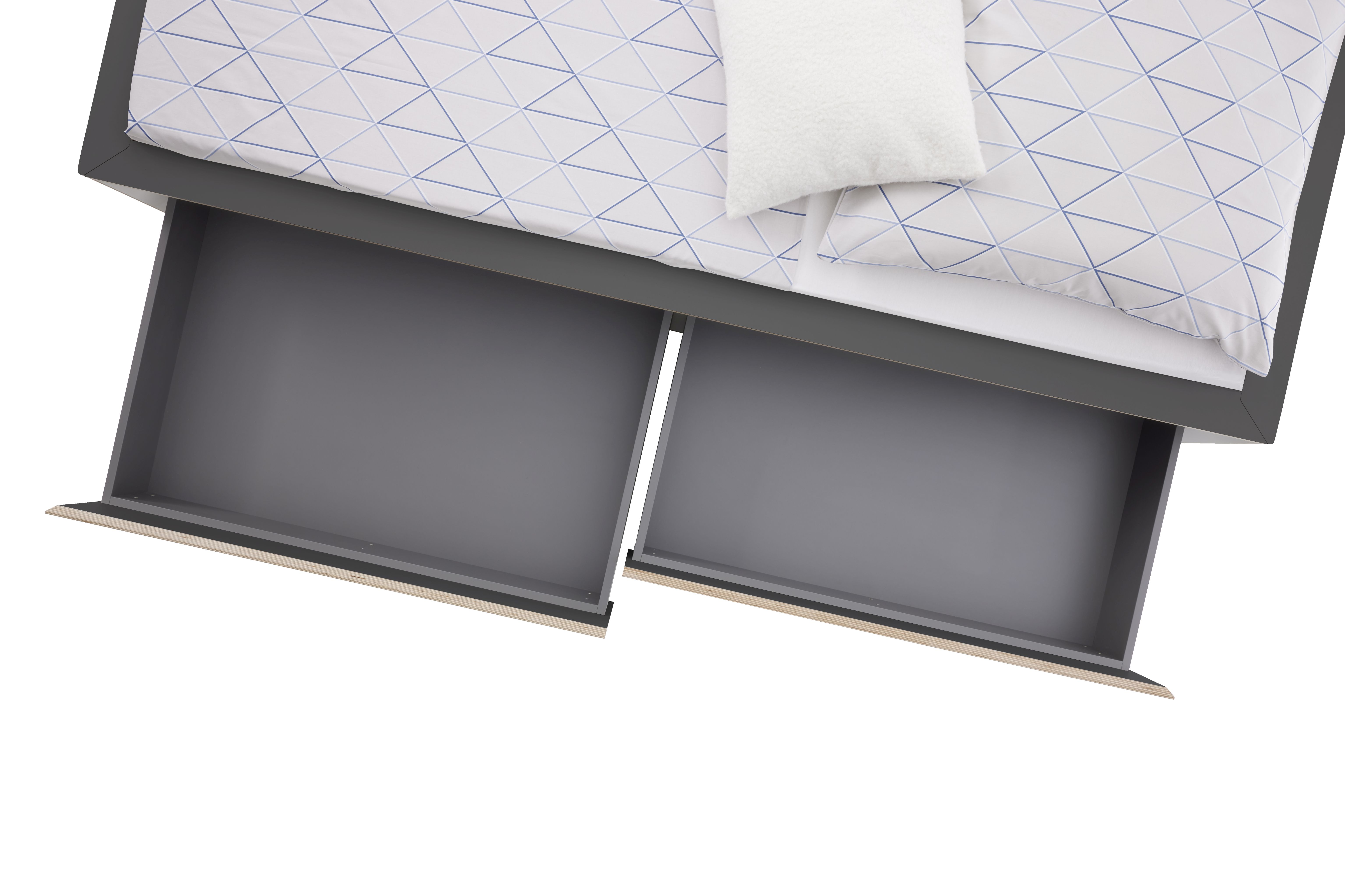 Spaze Bett von Müller Möbelwerkstätten in Grau mit zwei offenen Schubladen und Bettwäsche.