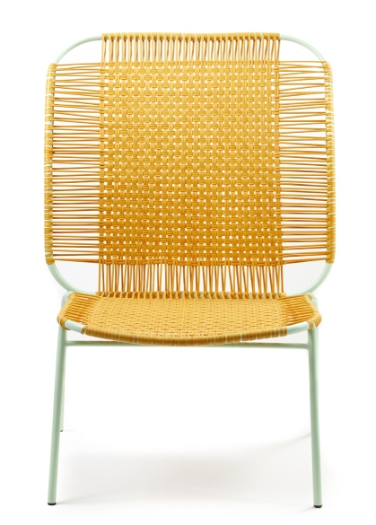 Ames Cielo Lounge Chair, hoch, gelb, Outdoor-Stuhl mit geflochtener Sitzfläche und Rückenlehne.