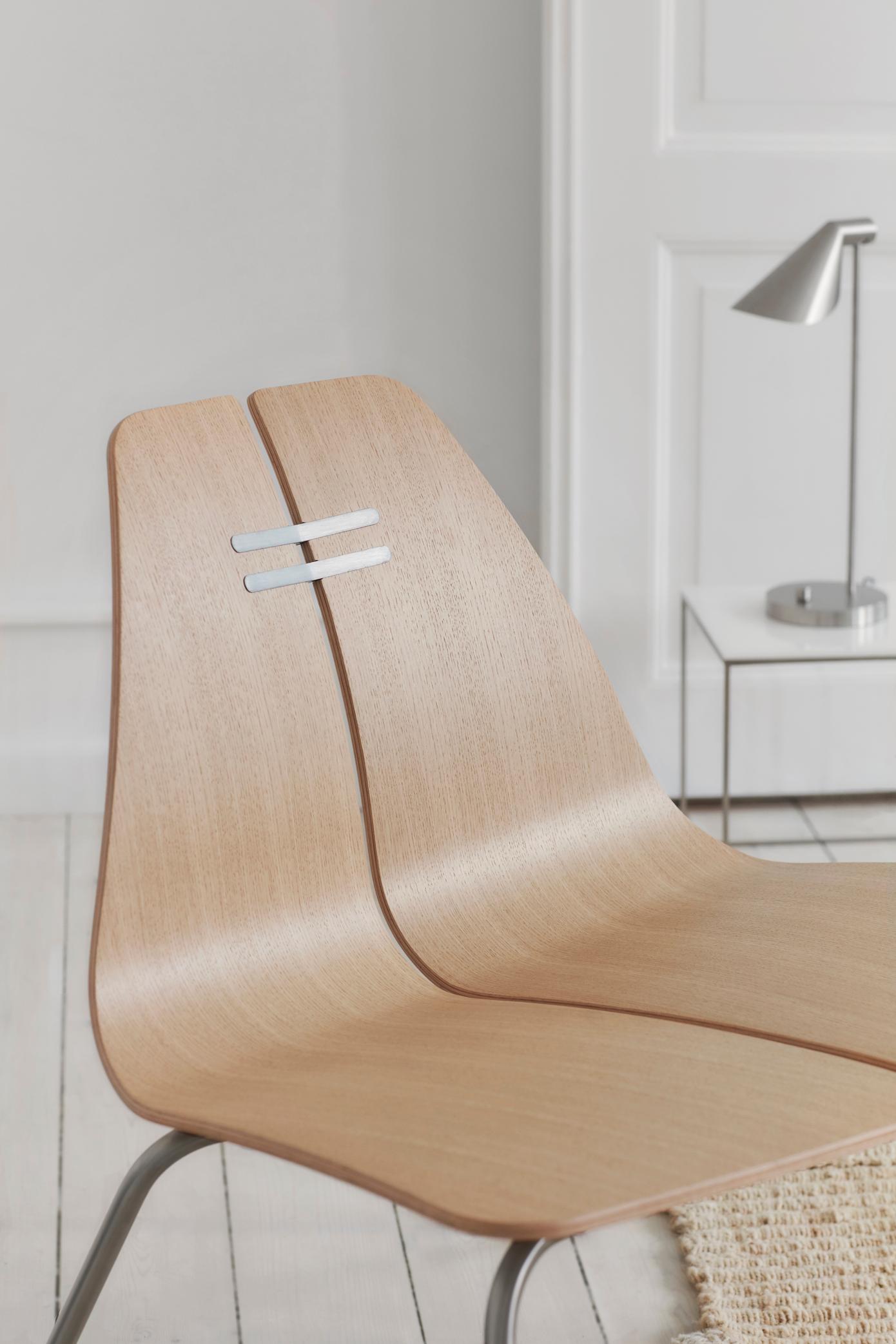Detailaufnahme des PK23 Loungesessels von Fritz Hansen mit hellem Holz und minimalistischem Design.