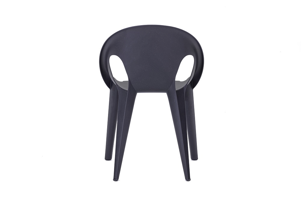 Schwarzer Bell Chair von Magis, ein stapelbarer Stuhl für drinnen und draußen, Rückansicht.
