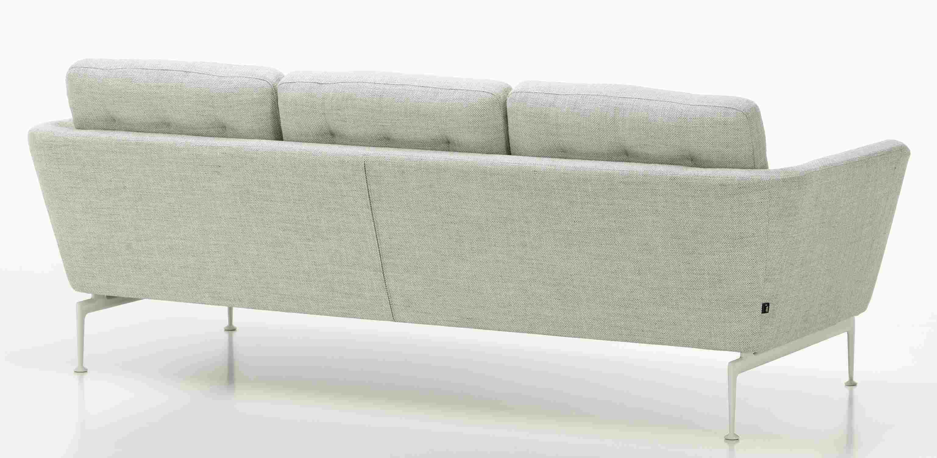 Rückansicht des hellgrauen Suita 3-Sitzer Sofas von Vitra mit minimalistischem Design und Metallbeinen.