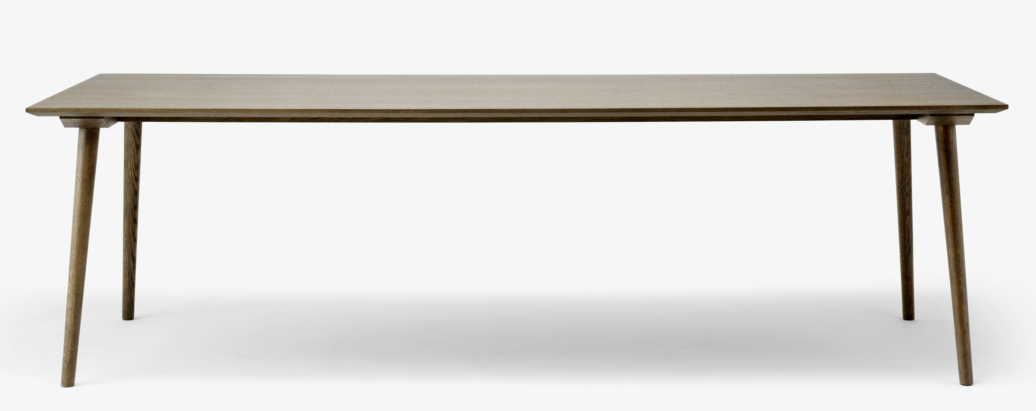 AndTradition In Between Table SK5 aus Eiche, Esstisch mit schlichtem Design für Esszimmer und Küche.