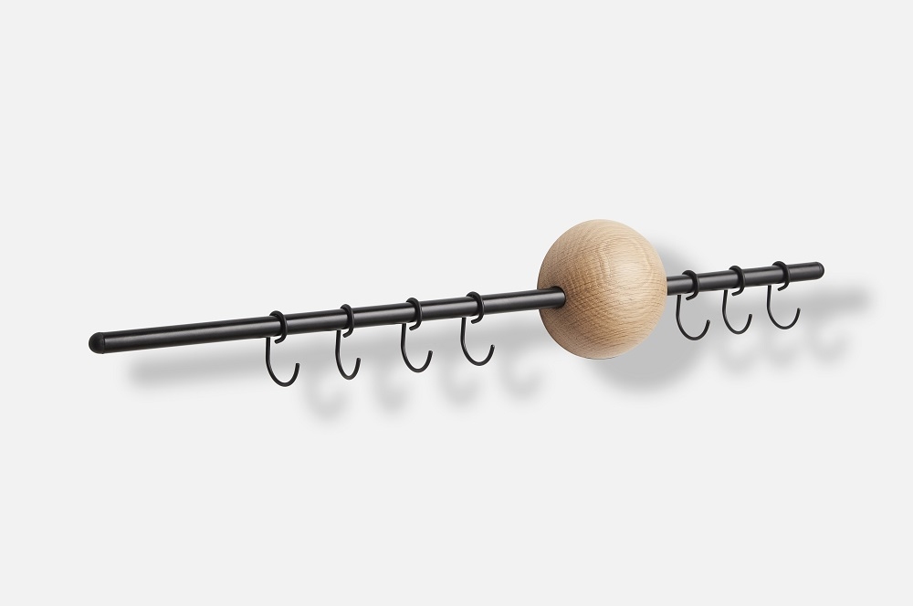 Woud Hoop Rack Wandgarderobe aus Eiche mit Haken für Jacken und Accessoires.