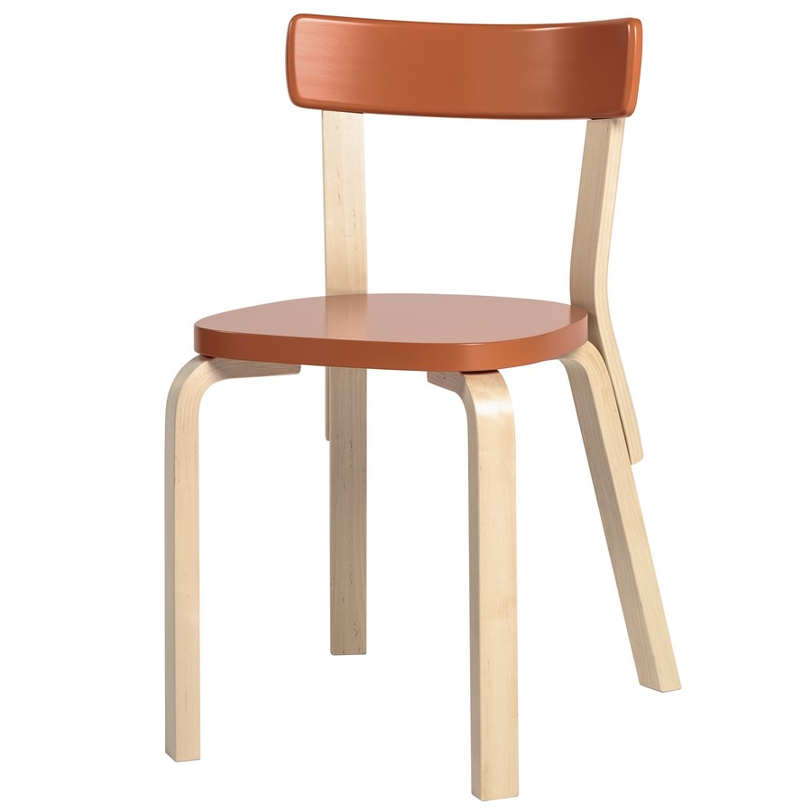 Artek Stuhl 69: Holzstuhl mit orangefarbener Sitzfläche und Rückenlehne, skandinavisches Design für Esszimmer und Wohnbereich.
