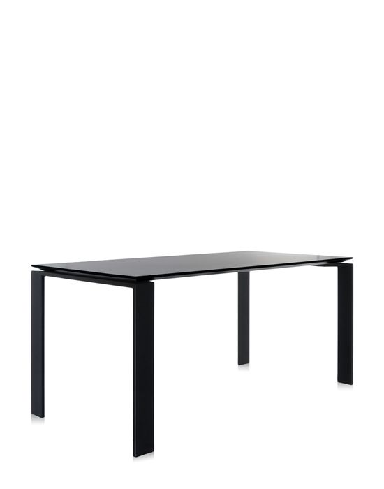 Schwarzer Kartell Tisch "Four" mit Glasplatte und minimalistischem Design für Esszimmer oder Büro.