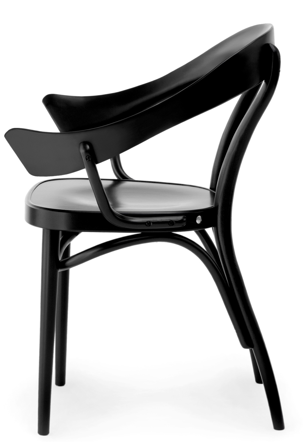 Schwarzer Bistrostuhl Sessel im Wiener GTV Design mit gebogener Rückenlehne und Armlehnen, Seitenansicht.