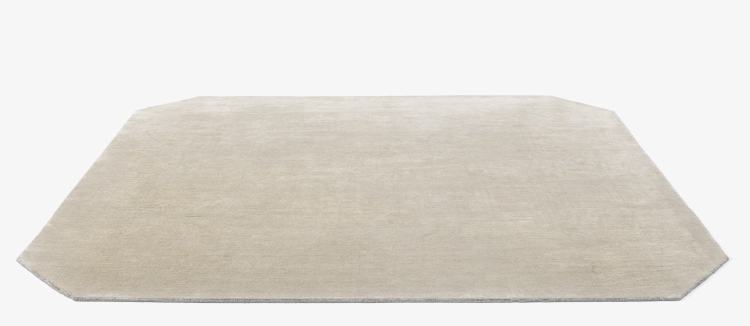 The Moor Rug Teppich von AndTradition, einfarbig hellbeige, achteckig, moderne Teppich- und Bodendekoration.
