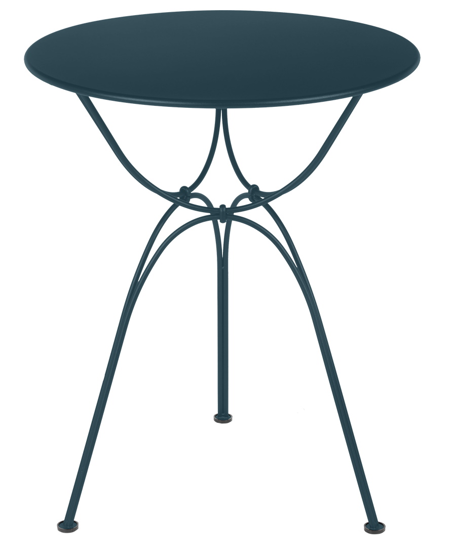 Airloop Tisch Ø 60 cm von Fermob: Runder, petrolfarbener Outdoor-Tisch mit filigranem Metallgestell.
