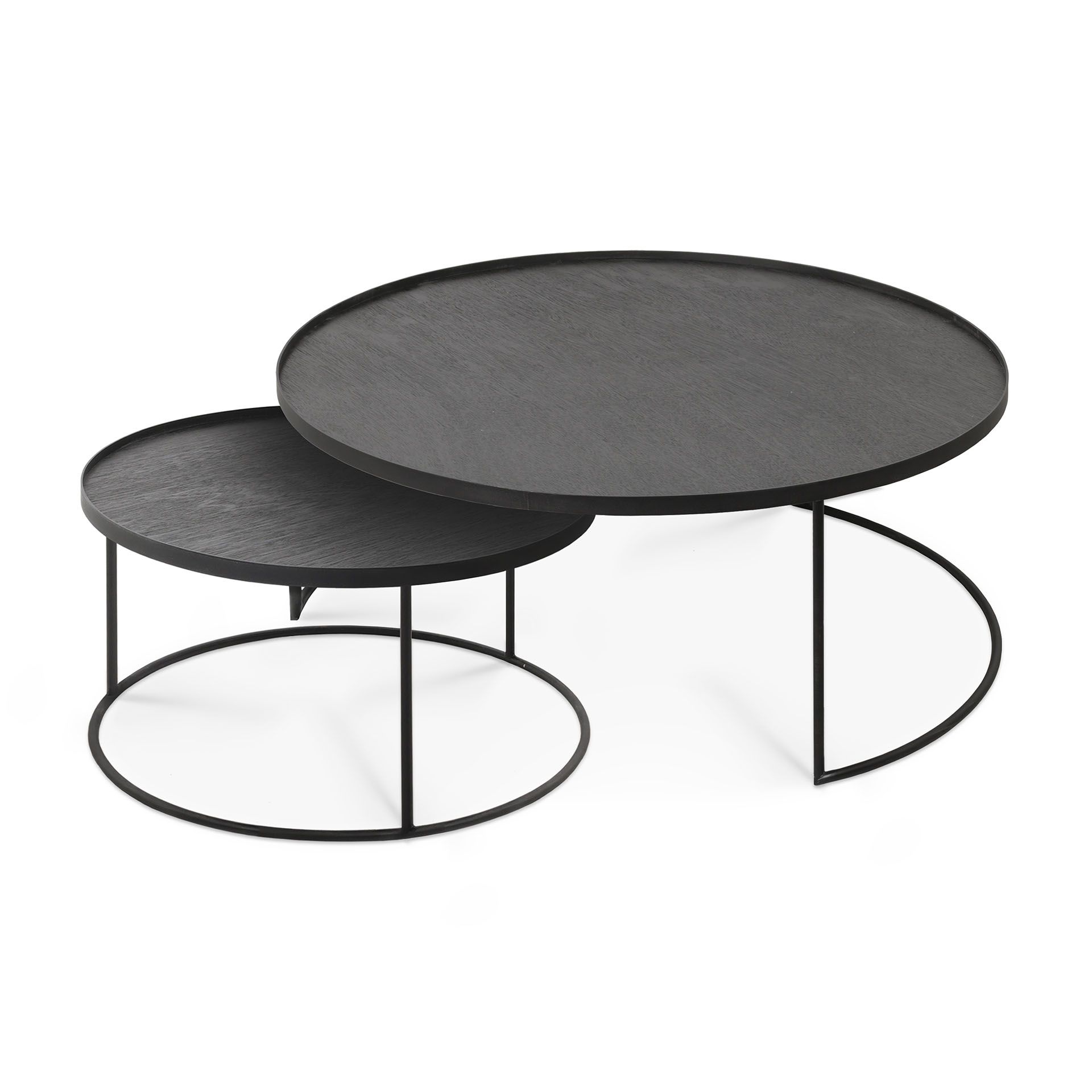 Schwarzes Ethnicraft Couchtisch 2er Set, rund, aus Holz und Metall, modernes Design.