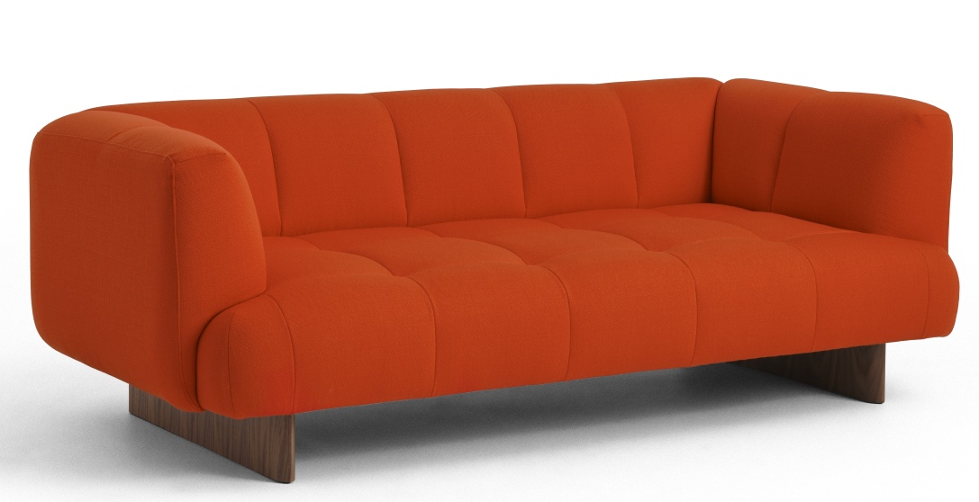 Oranges Quilton Sofa von Hay, ein moderner 2-Sitzer mit gesteppten Polstern und Holzfußgestell.