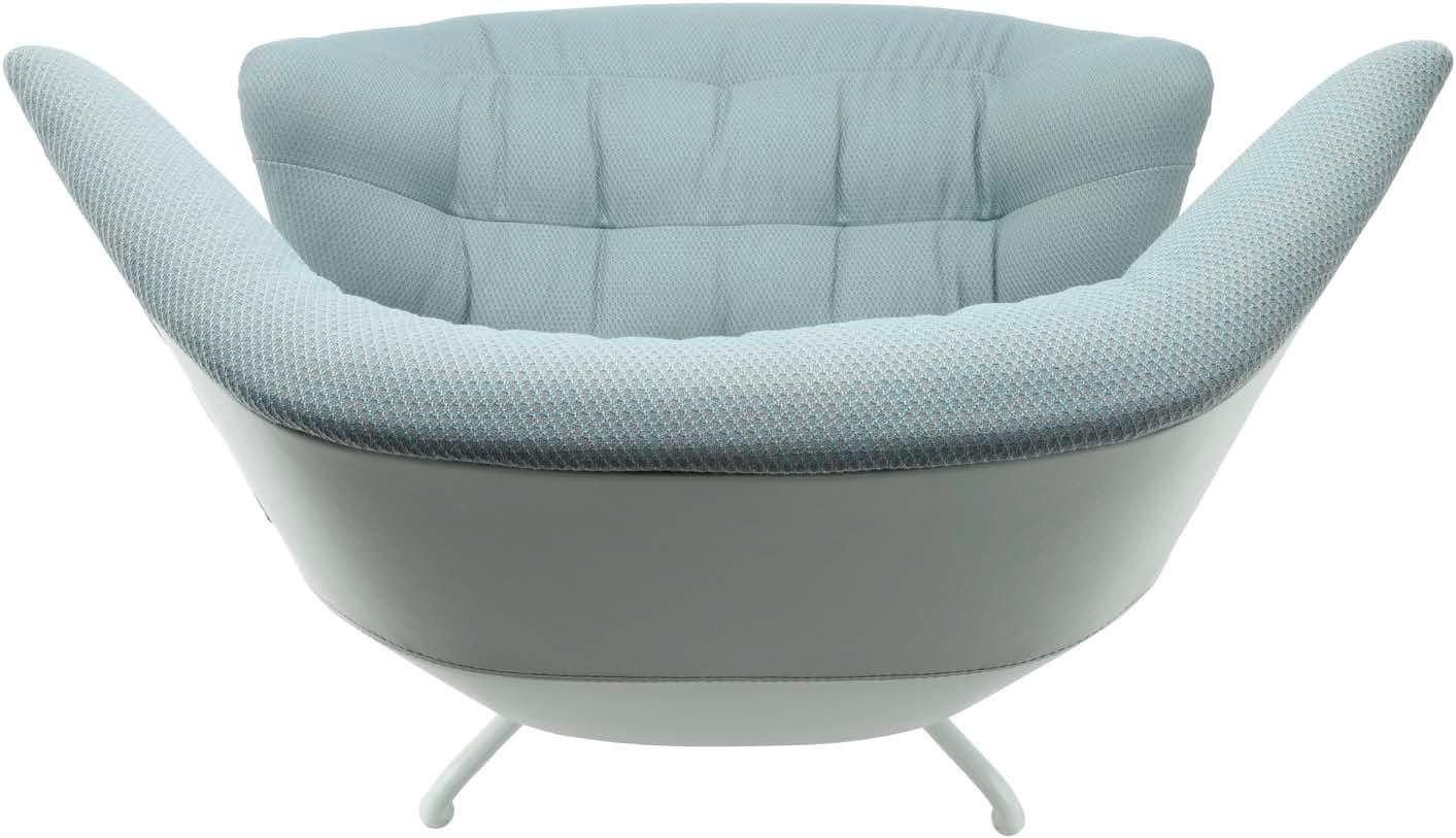 Nahaufnahme des Thonet 808 Lounge-Sessels in hellblau, moderner Sessel mit Stoffbezug und filigranem Gestell.
