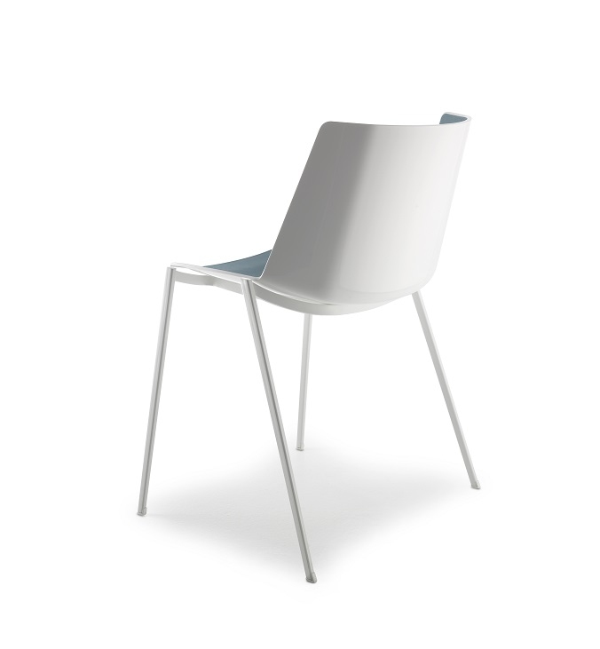 AÏKU Stuhl mit vier Metallbeinen in Weiß von MDF Italia, moderne Sitzmöbel.