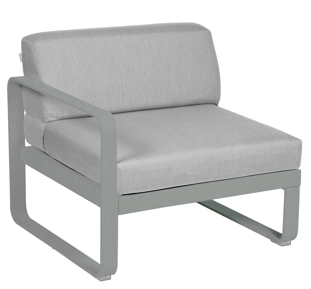 Bellevie 1-Sitzer Modul Outdoor Sofa von Fermob, graues Lounge Möbel mit Armlehne links.