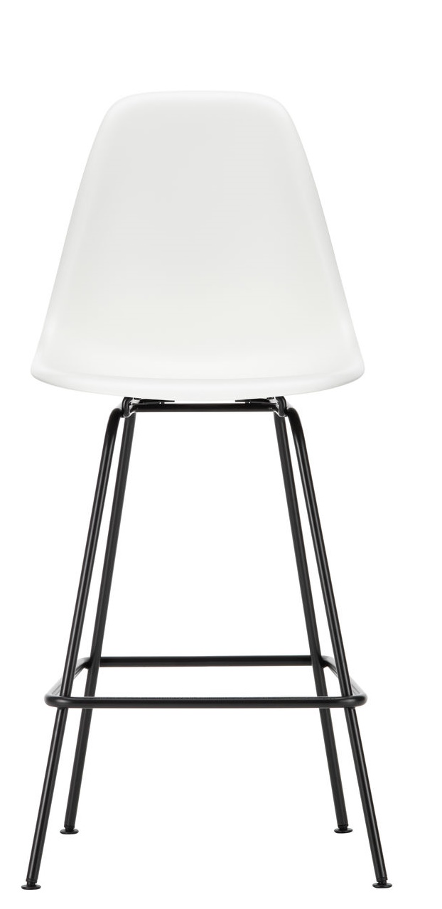 Vitra Eames Plastic Bar Stool Medium in Weiß mit schwarzem Metallgestell, Frontansicht.
