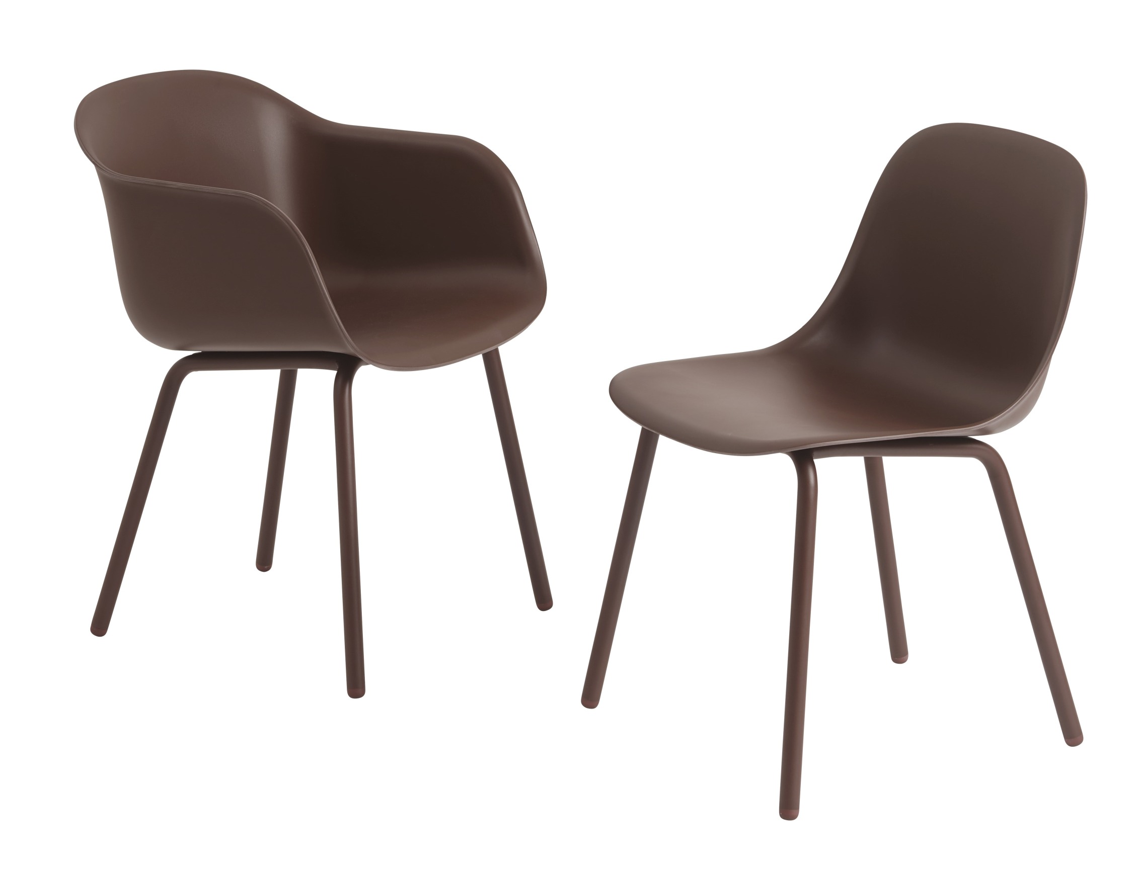 Braune Fiber Outdoor Armchair Armlehnstühle von Muuto, modernes Design für Garten und Terrasse.