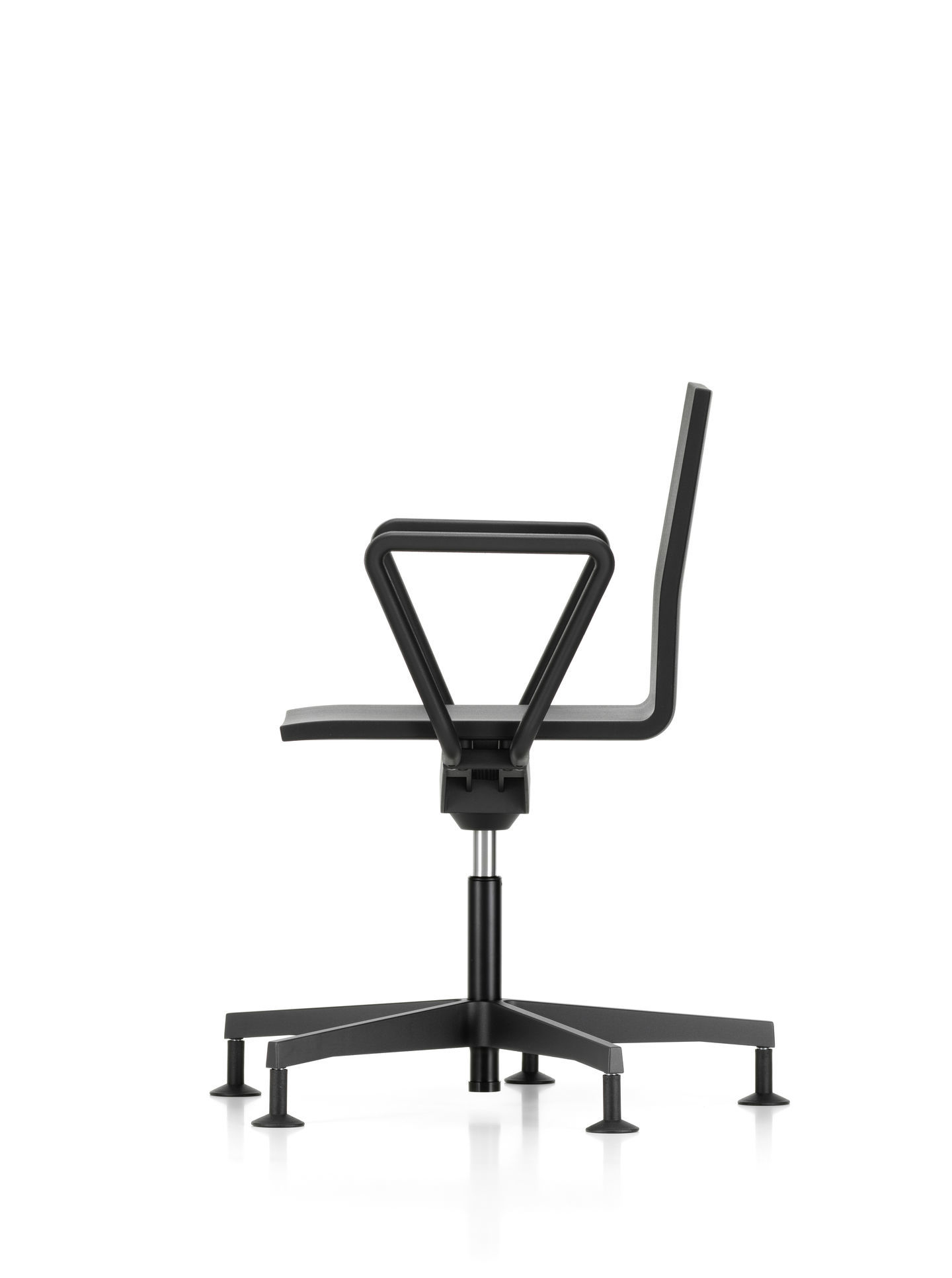 Schwarzer .04 Bürodrehstuhl von Vitra mit Armlehnen, Ansicht von hinten, ergonomischer Arbeitsstuhl für Büro.