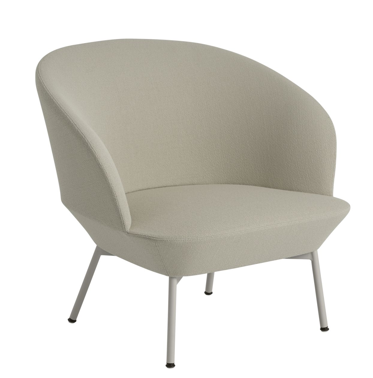 Beiger Oslo Lounge Chair Sessel von Muuto mit Stoffbezug und filigranem Metallgestell für modernes Wohnen.