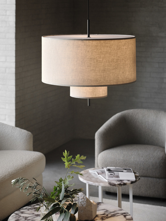 New Works Margin Pendelleuchte im Wohnzimmer, Stoffschirmleuchte mit zwei Ebenen, modernes skandinavisches Design.