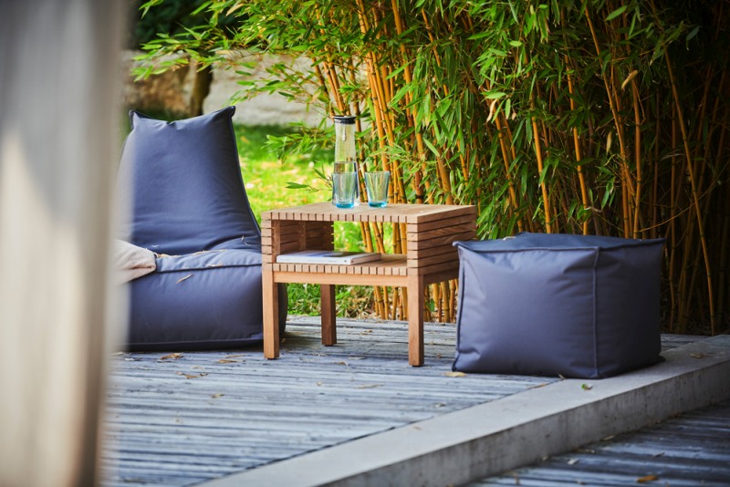 Samoa Beistelltisch von Jan Kurtz aus Teakholz mit Ablagefach für Outdoor-Bereiche.