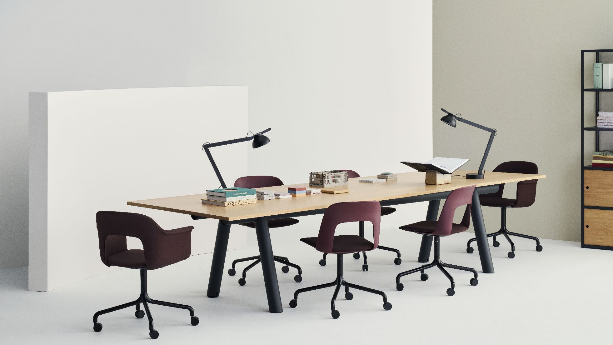 Layout fauteuil 264 met armleuningen van Hay