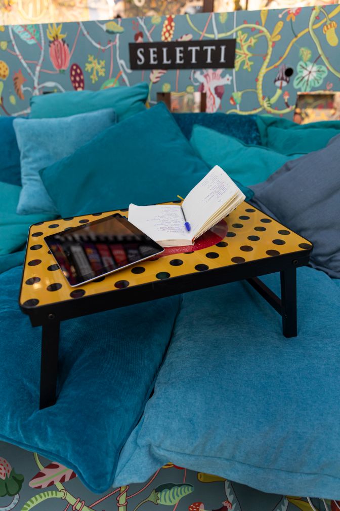 Toiletpaper Sofa Tray opvouwbaar dienblad Seletti