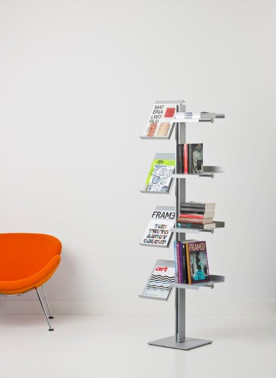 Flexxible Prospektständer von Cascando, ein modernes Regal für Magazine und Bücher im Wartebereich.