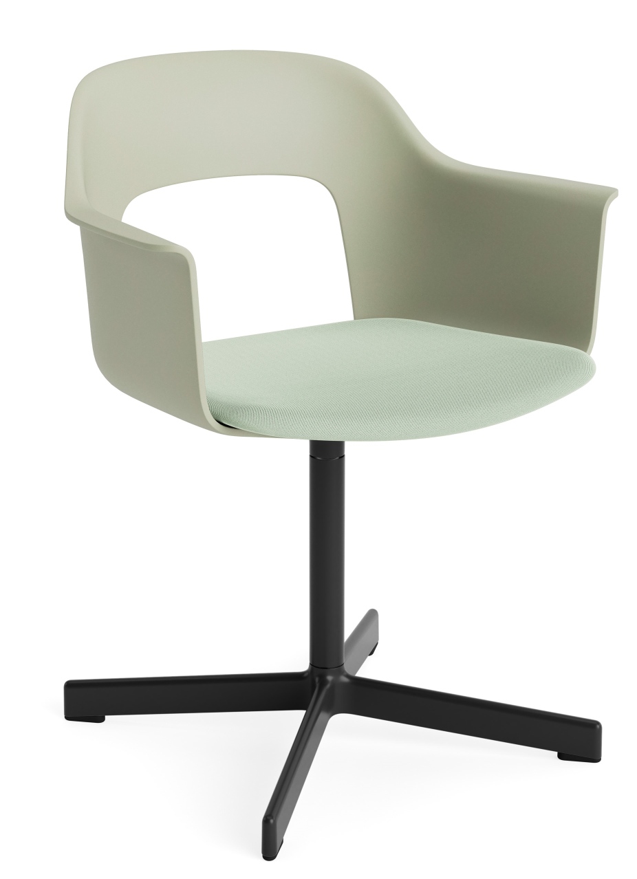 Layout Armchair 233 von Hay, ein moderner Armlehnstuhl in sanftem Grün mit schwarzem Drehfuß.